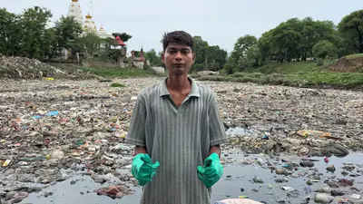 Bittu Tabahi cleaning plastic and debris from the Ajnar River in Biaora, Madhya Pradesh